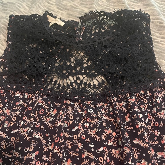 Maurice’s lace detail flowy tank. - Picture 3 of 6